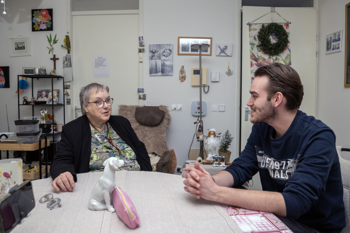 Client en medewerker in gesprek